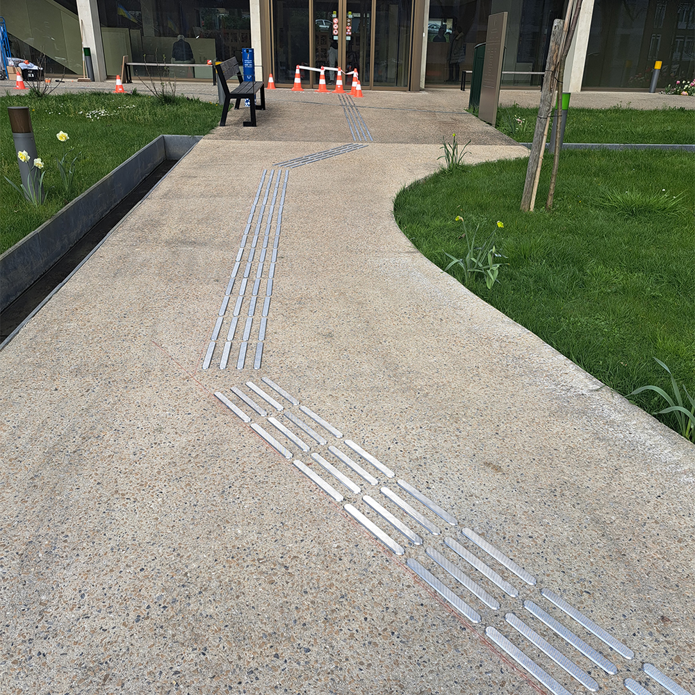 EZ Access podotactiele geleidelijnen realisatie ukkel